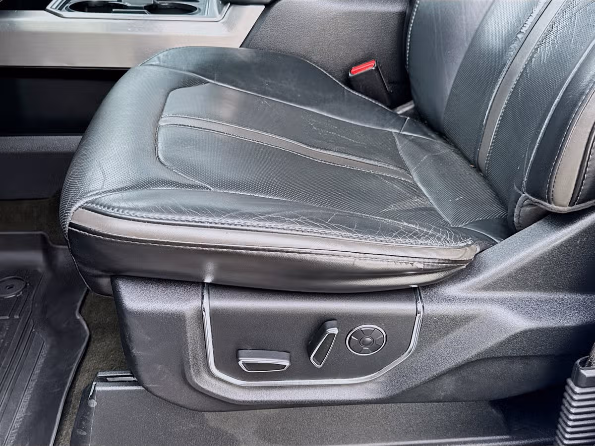 2017 Ford F-350 Super Duty Platinum Crew Cab Image 22