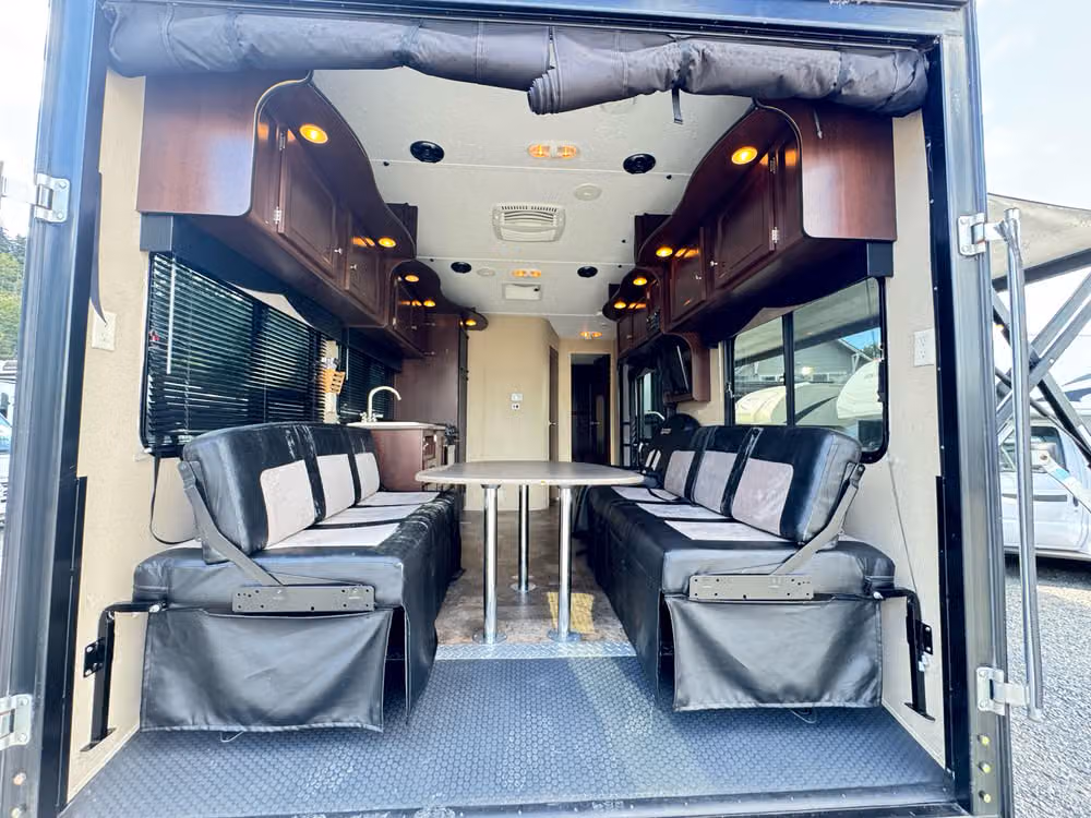 2015 Keystone Retreat Toy Hauler Image 14