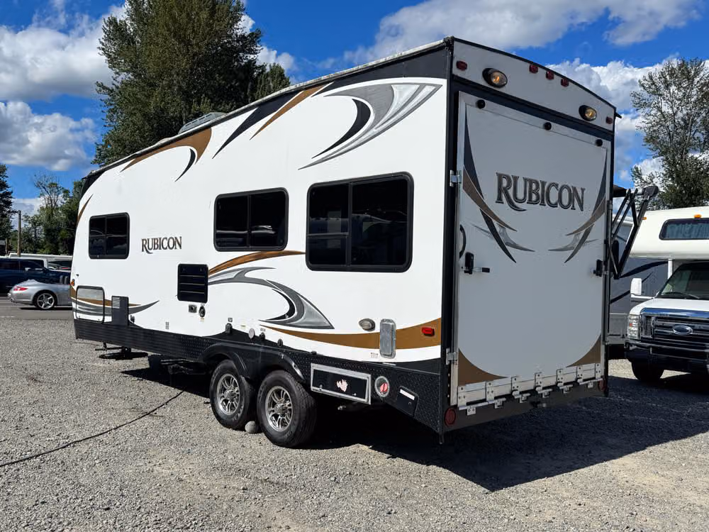 2015 Keystone Retreat Toy Hauler Image 8