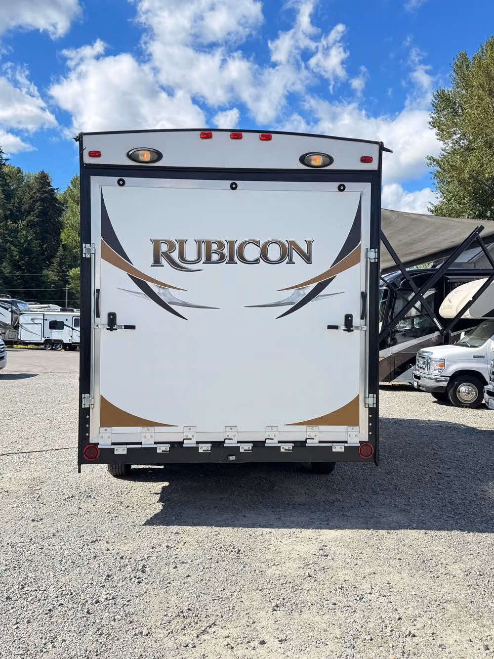 2015 Keystone Retreat Toy Hauler Image 4