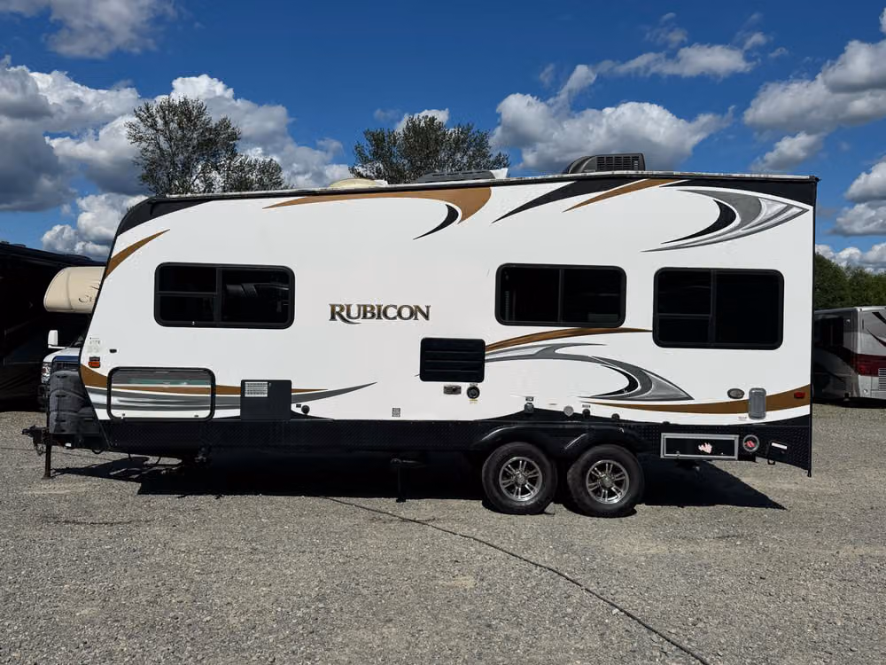 2015 Keystone Retreat Toy Hauler Image 7
