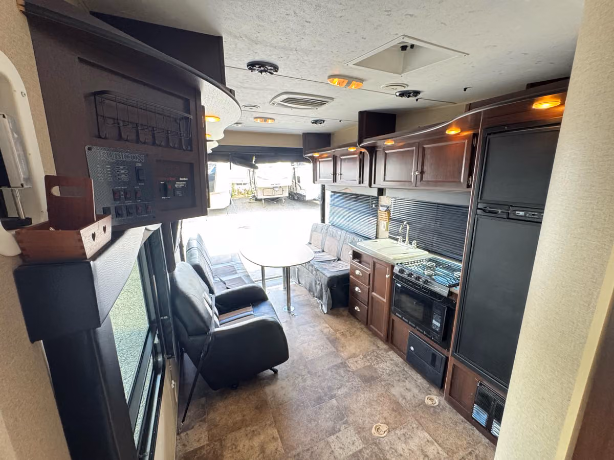2015 Keystone Retreat Toy Hauler Image 10