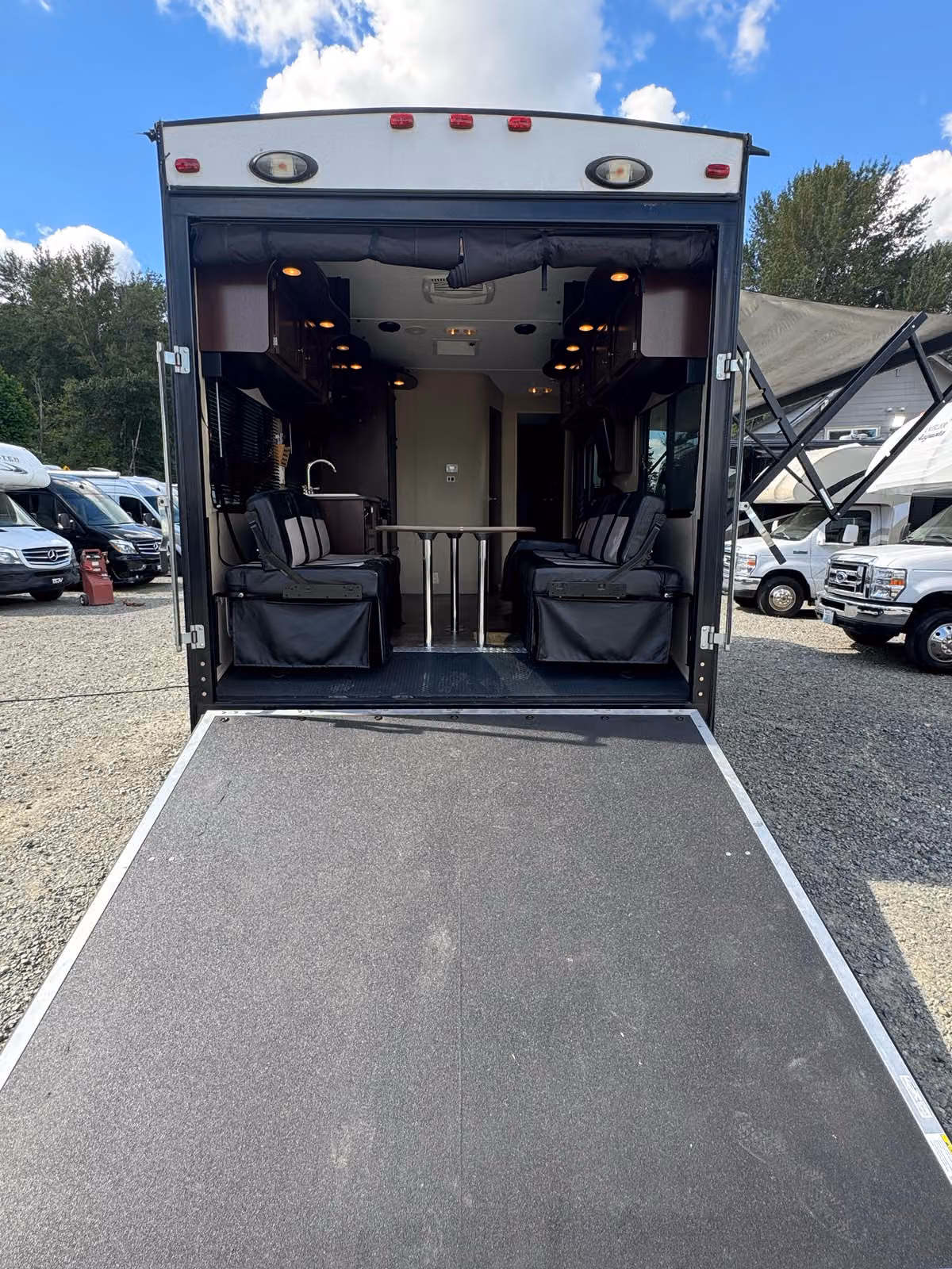 2015 Keystone Retreat Toy Hauler Image 13