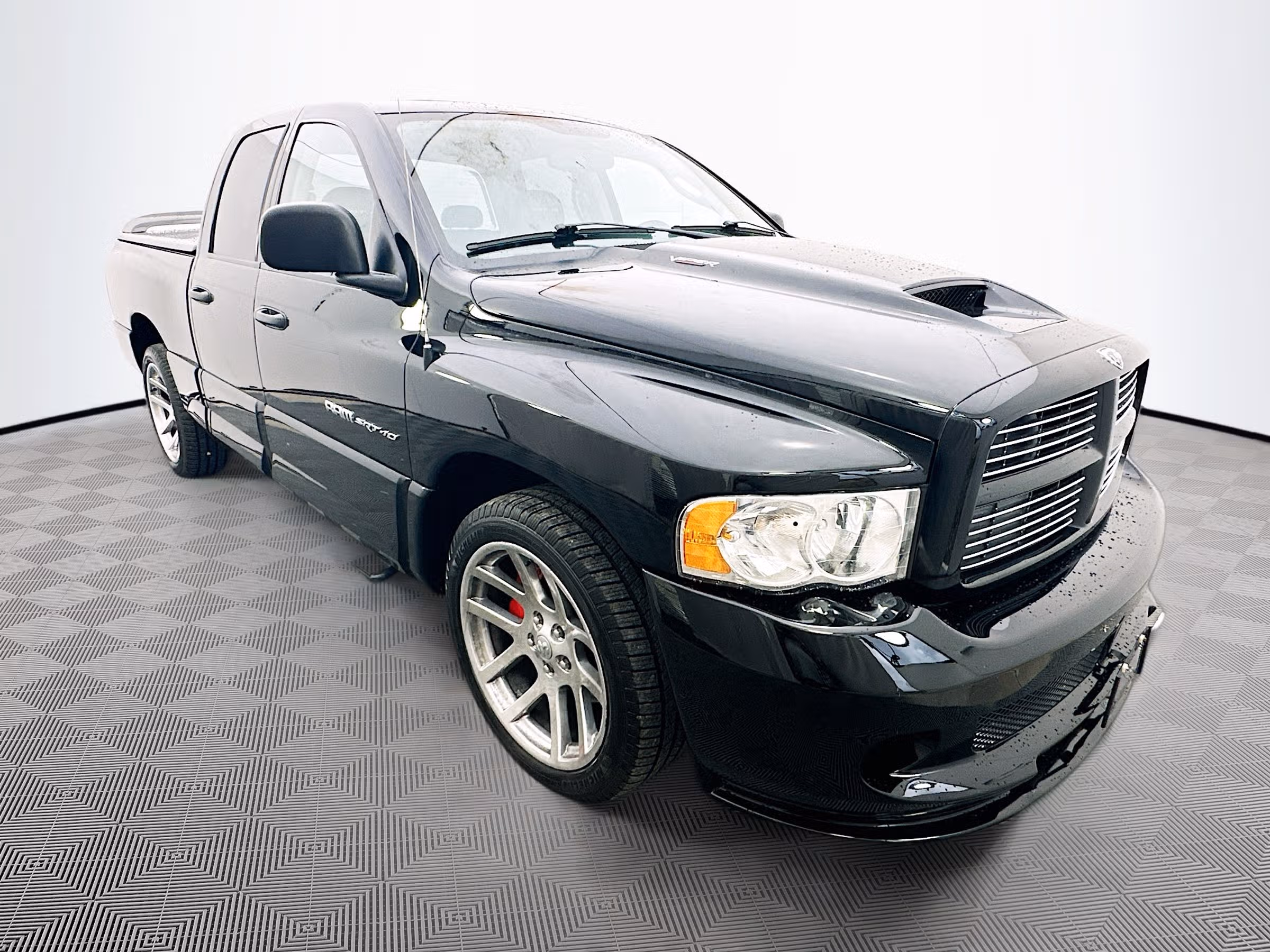 2005 Dodge Ram 1500 SRT-10 Base Quad Cab Image 1