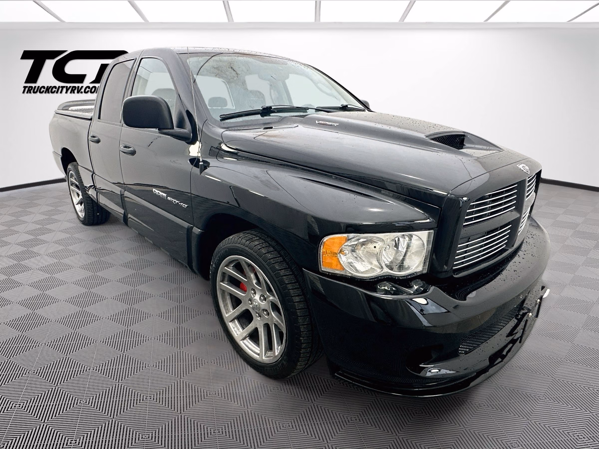 2005 Dodge Ram 1500 SRT-10 Base Quad Cab Image 1