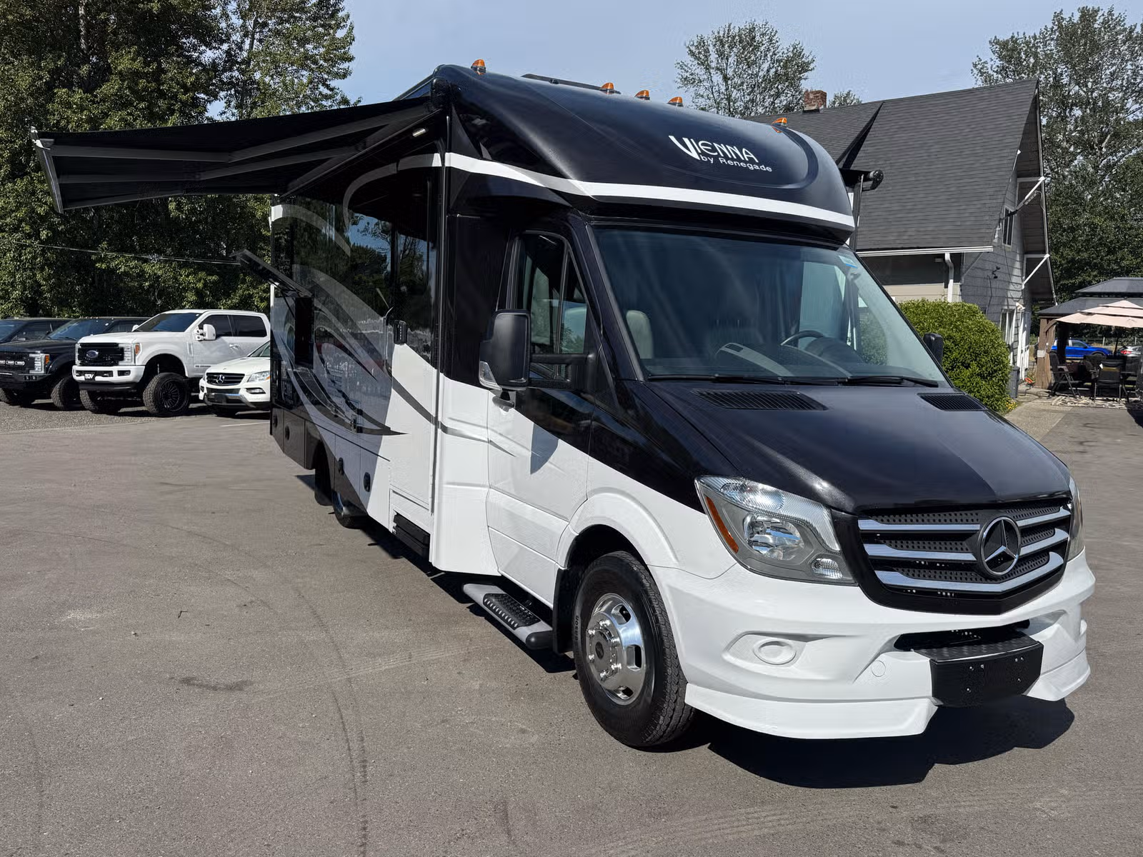 2018 Renegade Vienna Class B Diesel Upper Image 1