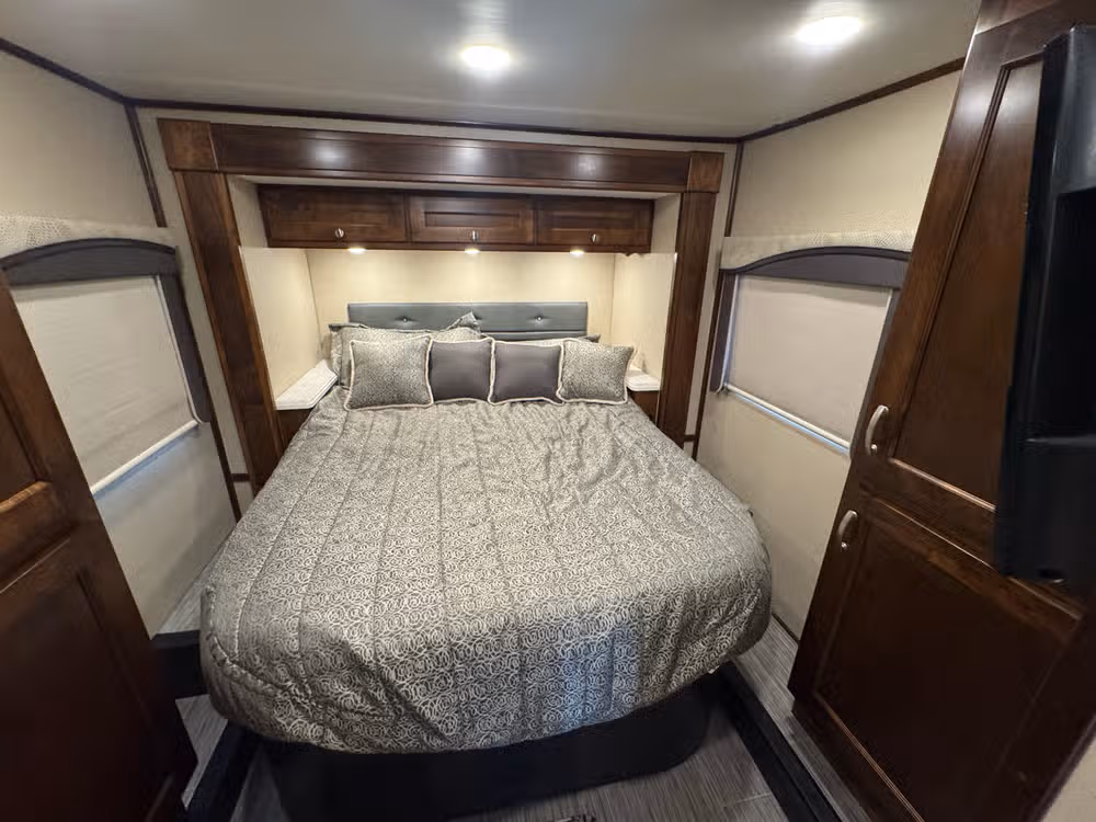 2018 Renegade Vienna Class B Diesel Image 17