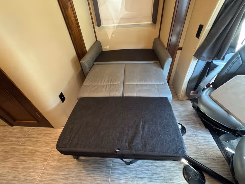 2018 Renegade Vienna Class B Diesel Image 26