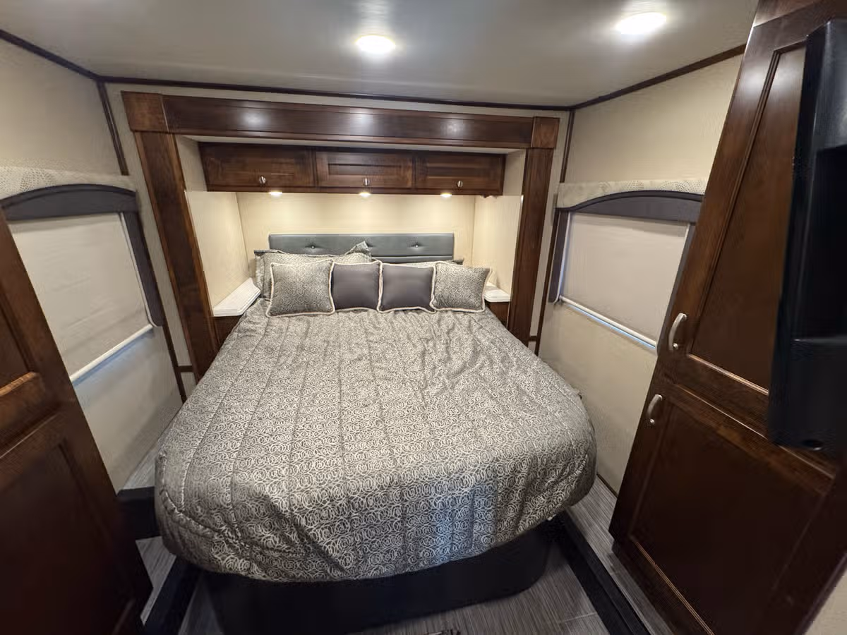 2018 Renegade Vienna Class B Diesel Image 17