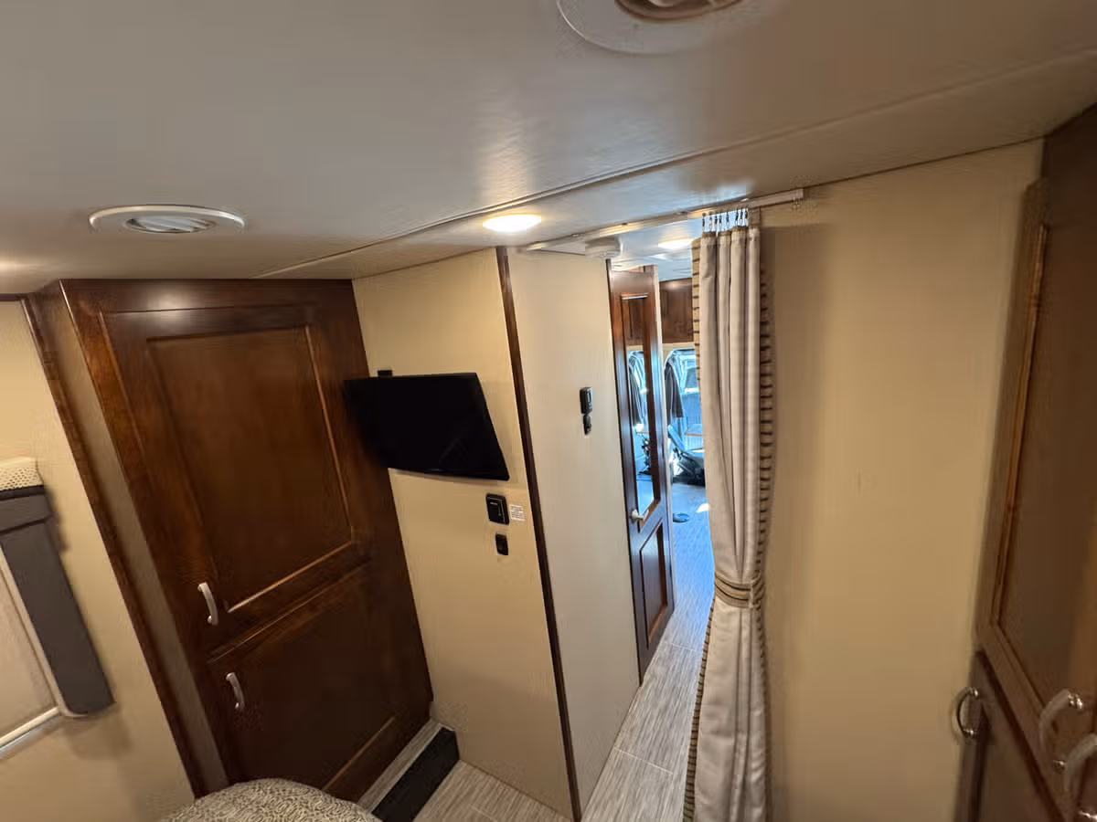 2018 Renegade Vienna Class B Diesel Image 18