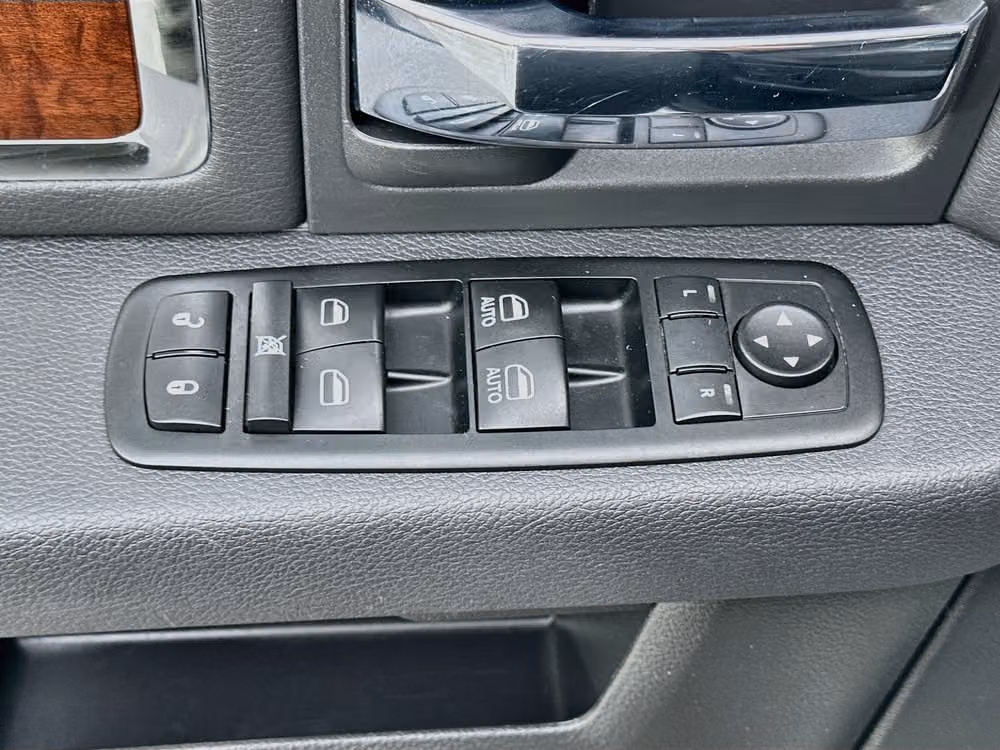 2012 Ram 1500 Laramie Crew Cab Image 19