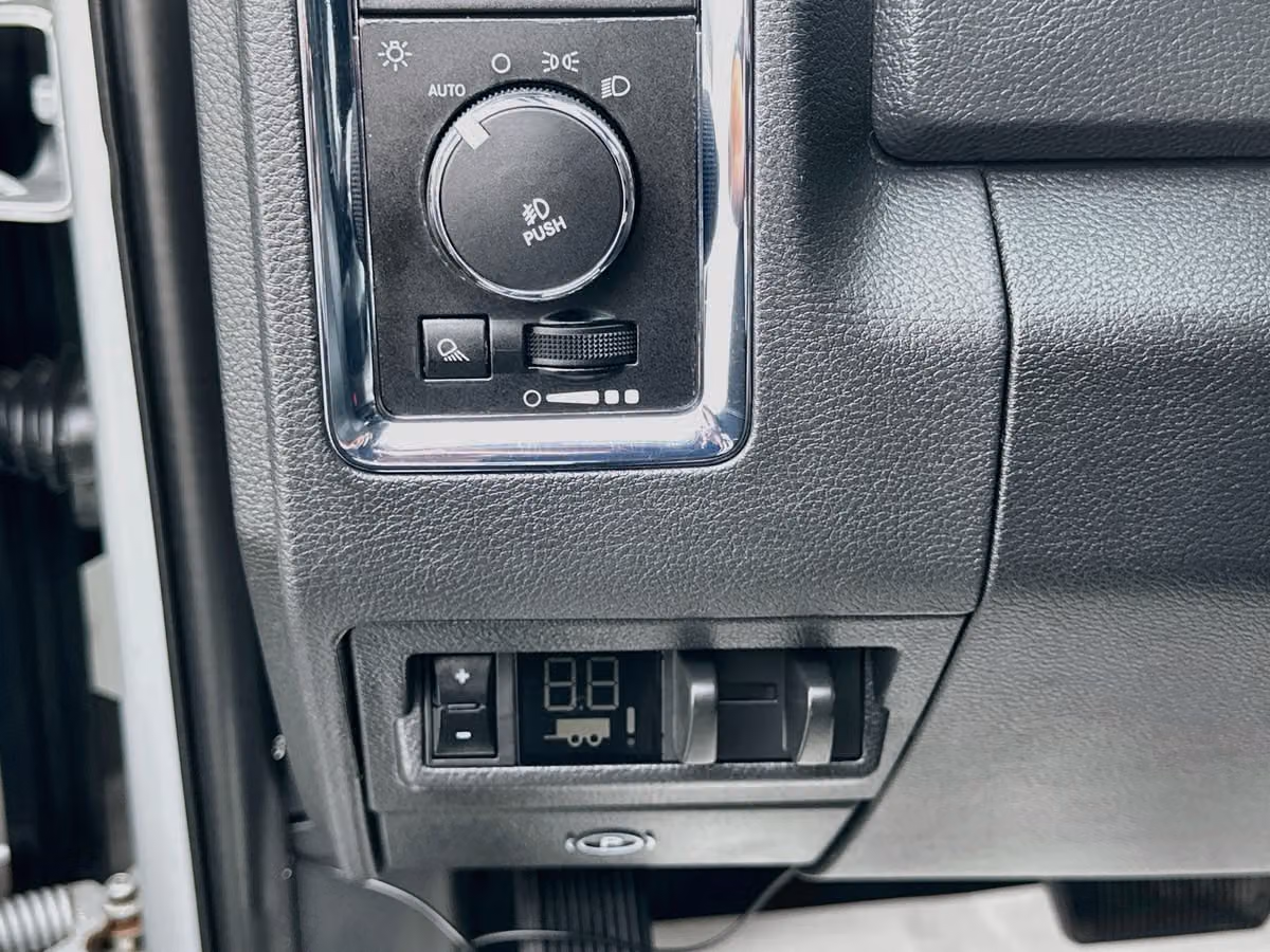 2012 Ram 1500 Laramie Crew Cab Image 10