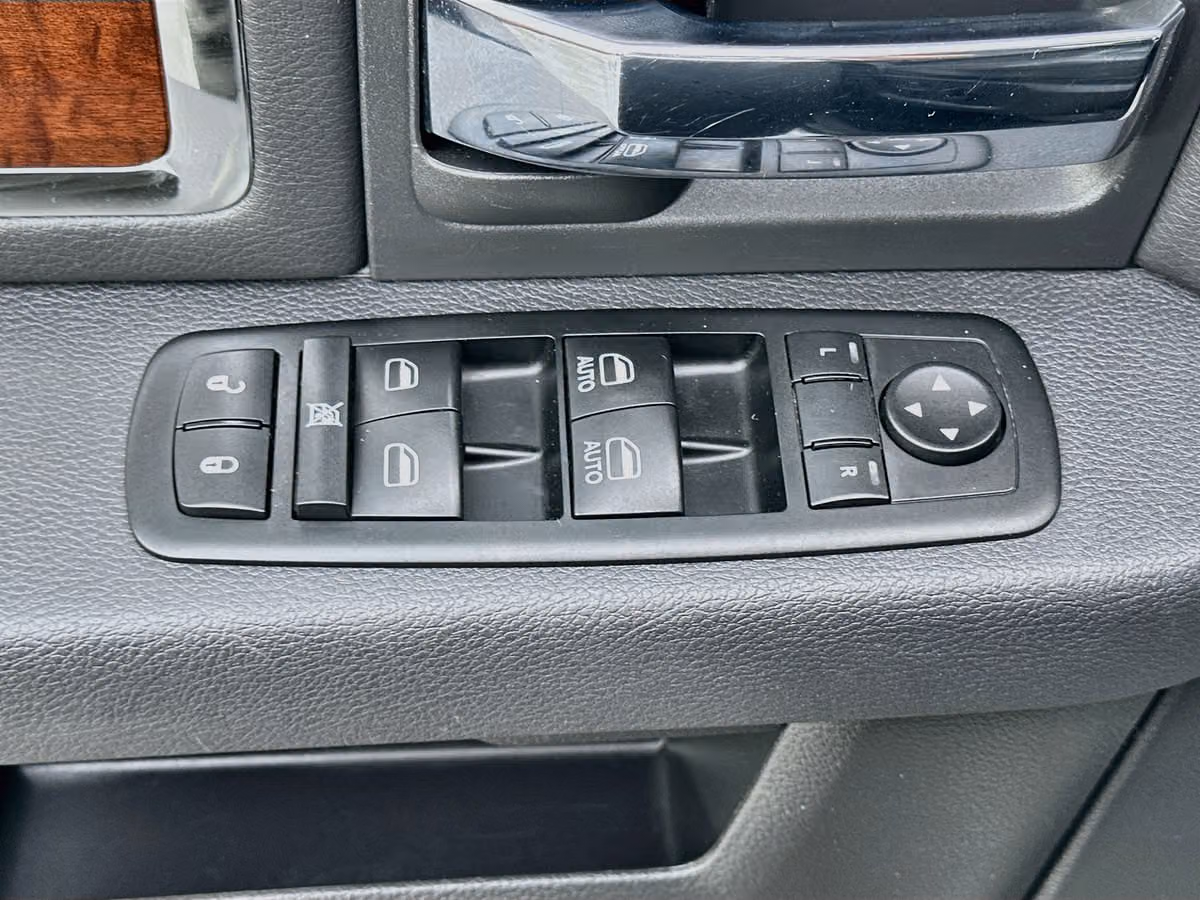 2012 Ram 1500 Laramie Crew Cab Image 19