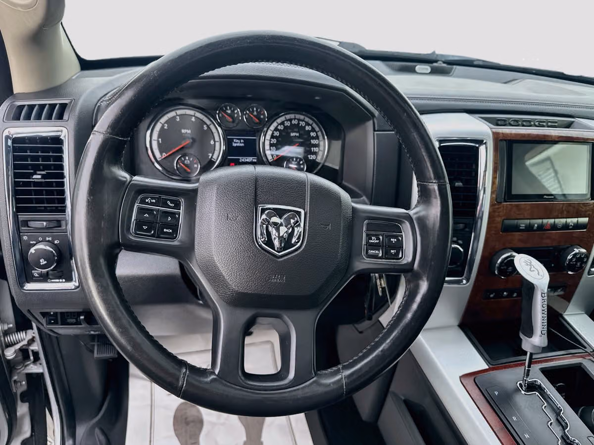 2012 Ram 1500 Laramie Crew Cab Image 12