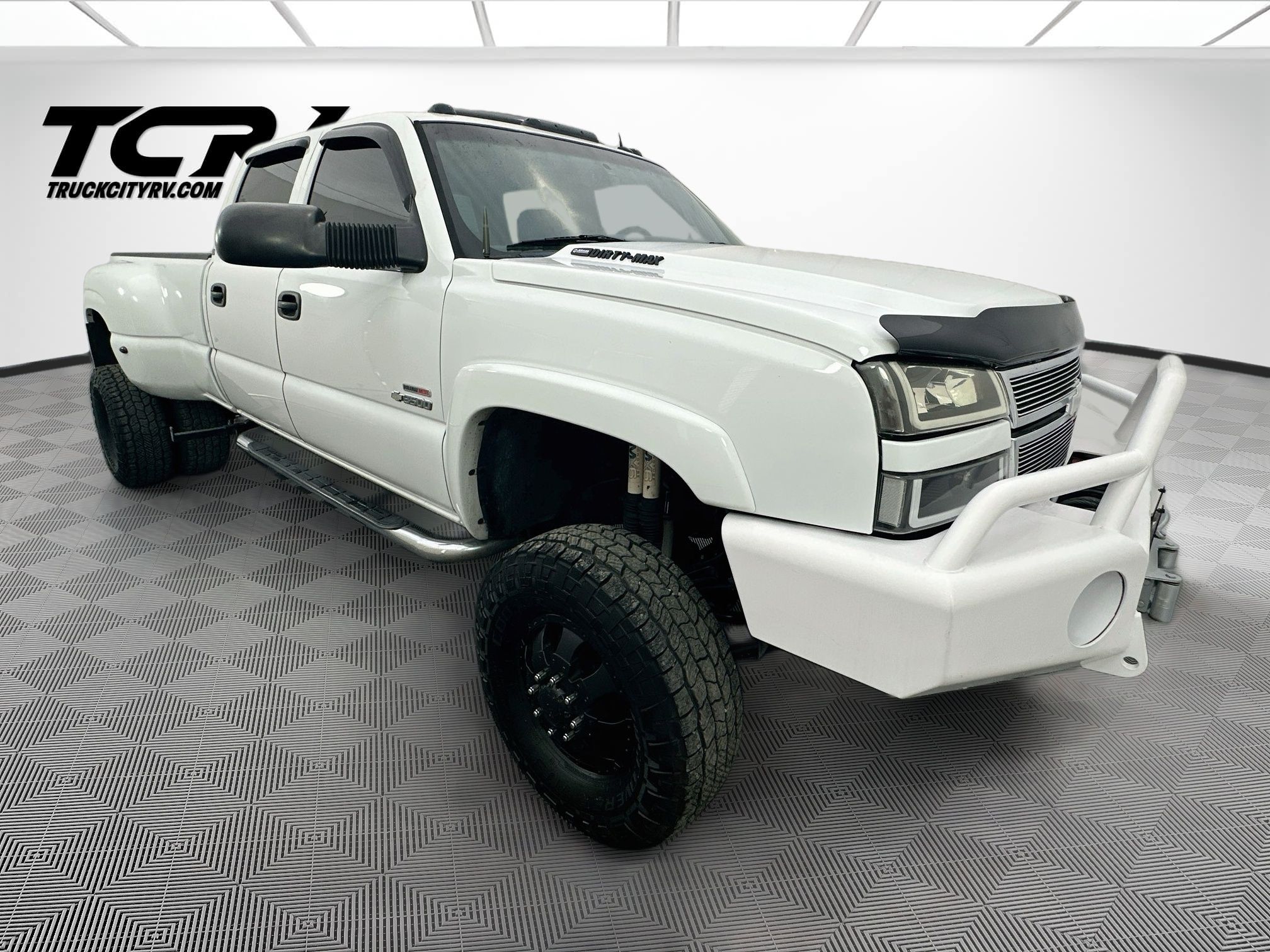 Summit White 2005 Chevrolet Silverado 3500 Pickup Truck Four-Wheel Drive Automatic