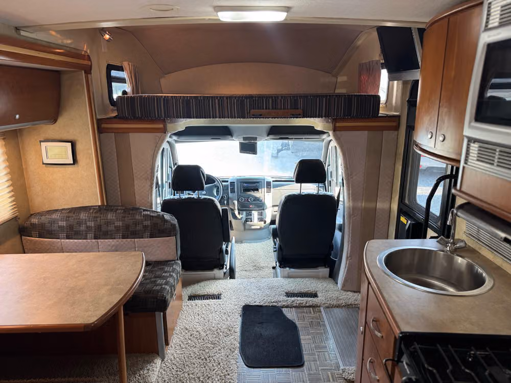 2008 Winnebago View Class B Diesel Image 10