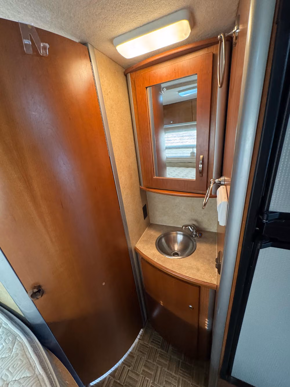 2008 Winnebago View Class B Diesel Image 15