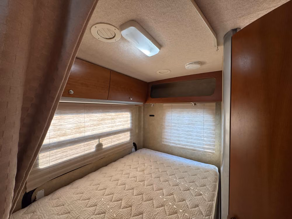 2008 Winnebago View Class B Diesel Image 16