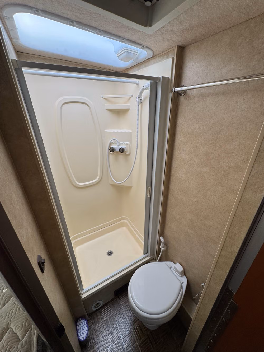 2008 Winnebago View Class B Diesel Image 17