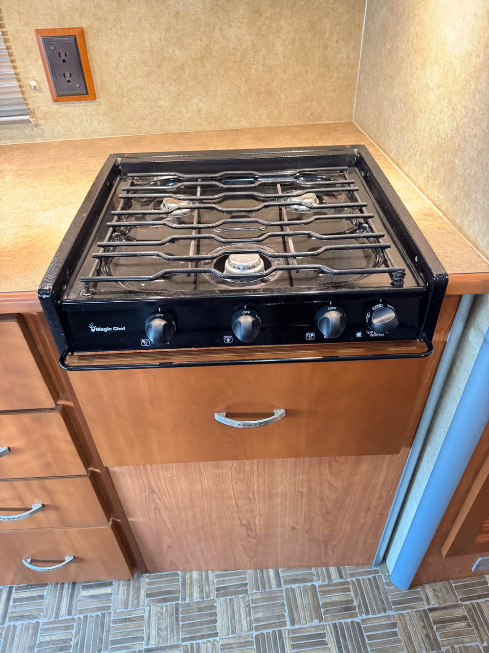 2008 Winnebago View Class B Diesel Image 18