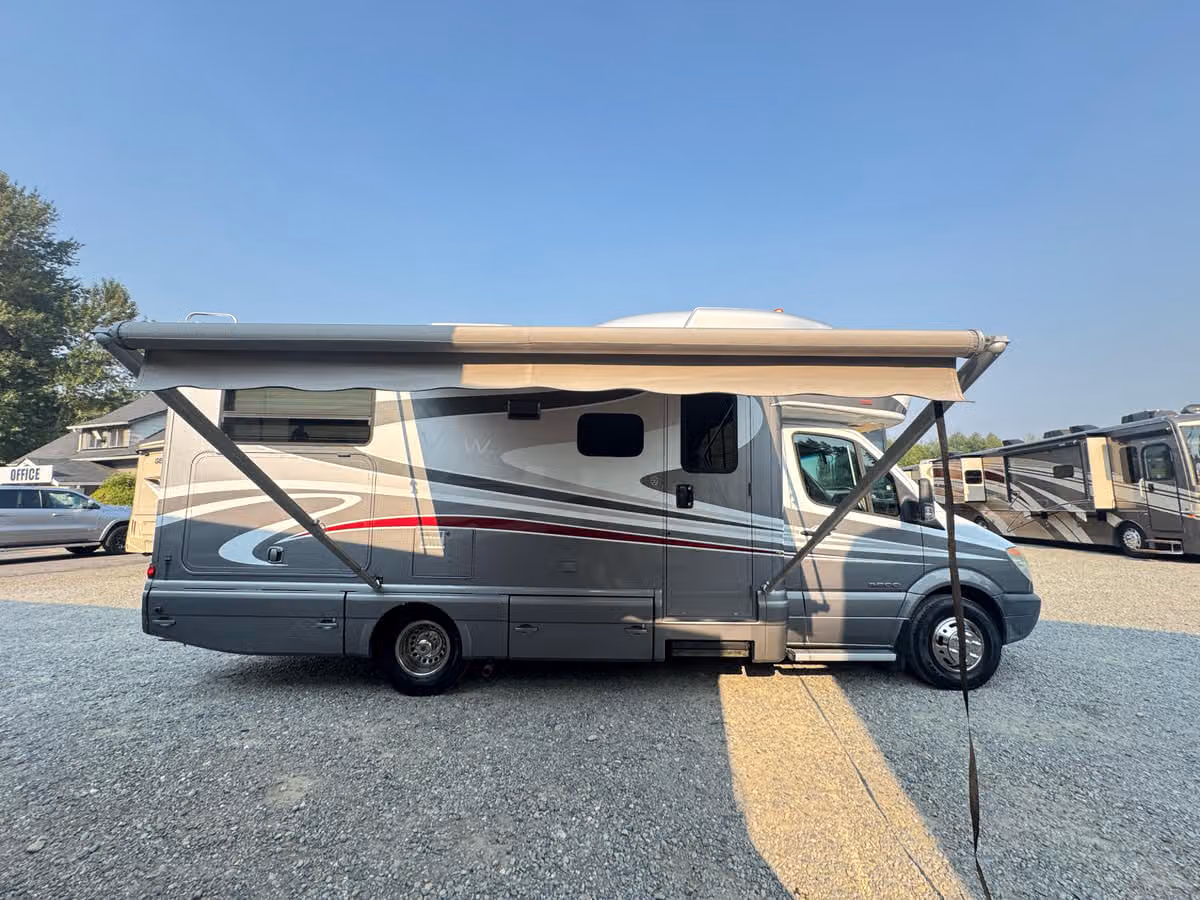 2008 Winnebago View Class B Diesel Image 3