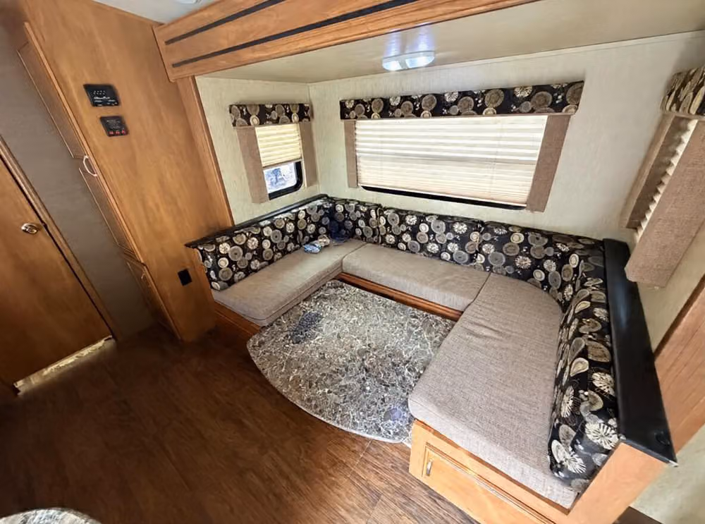 2016 Keystone LAREDO Image 9