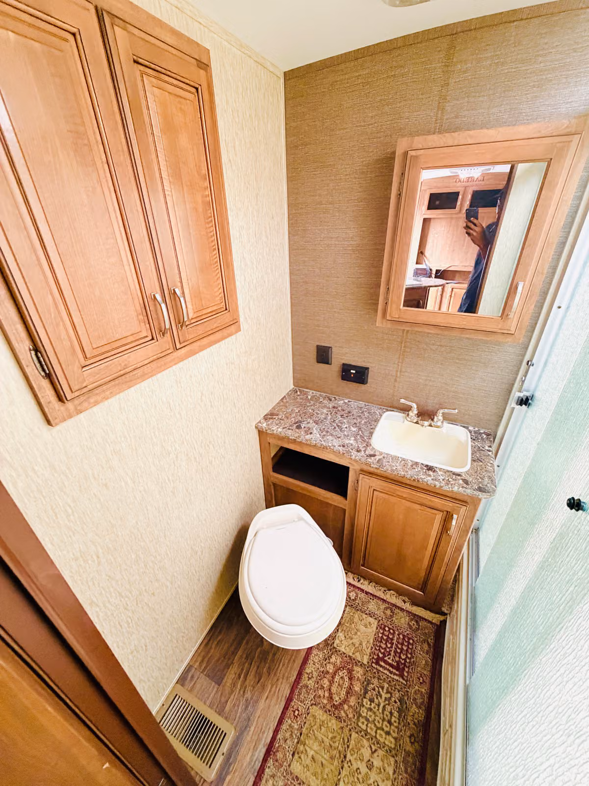2016 Keystone LAREDO Image 13