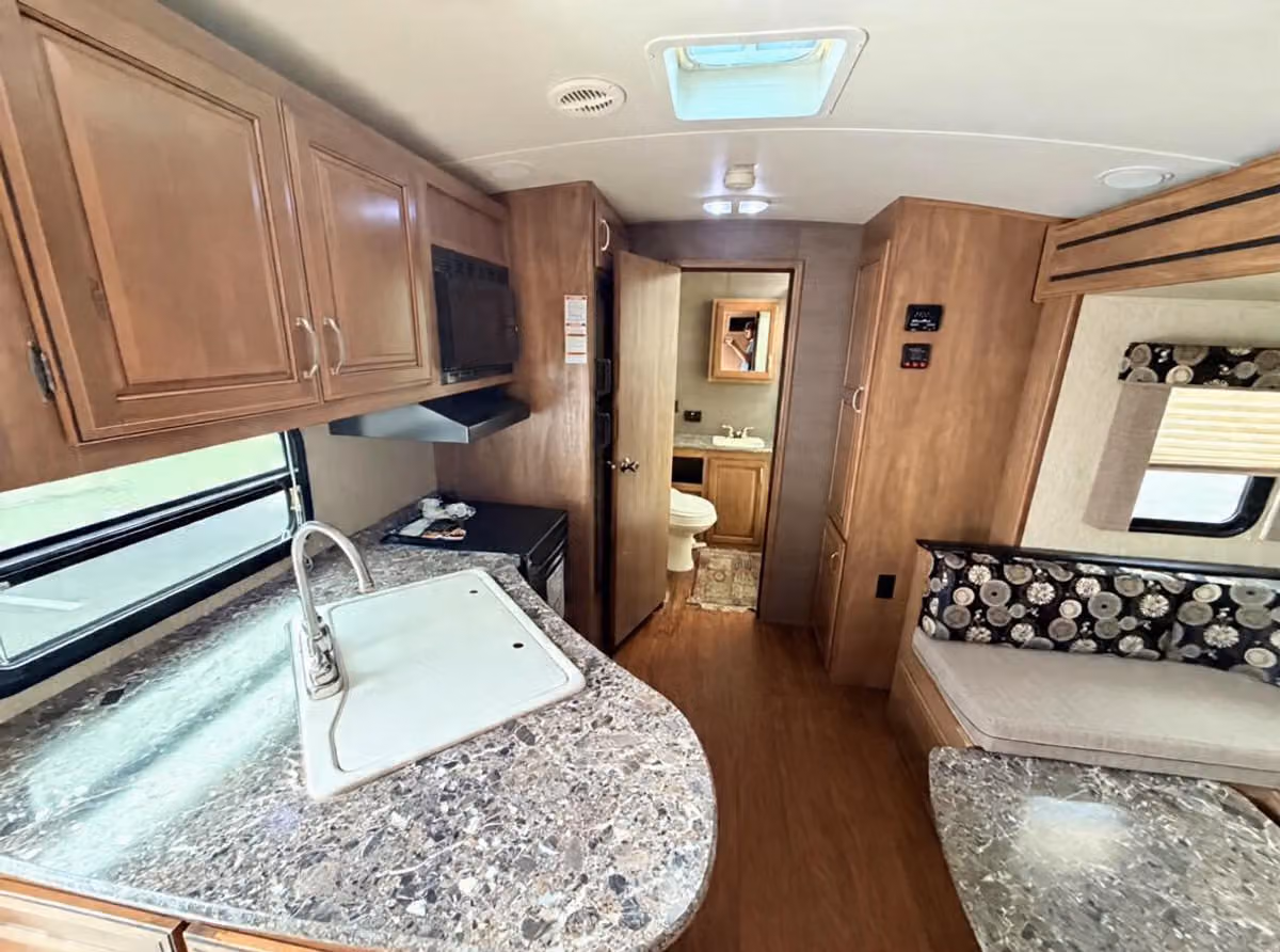 2016 Keystone LAREDO Image 8