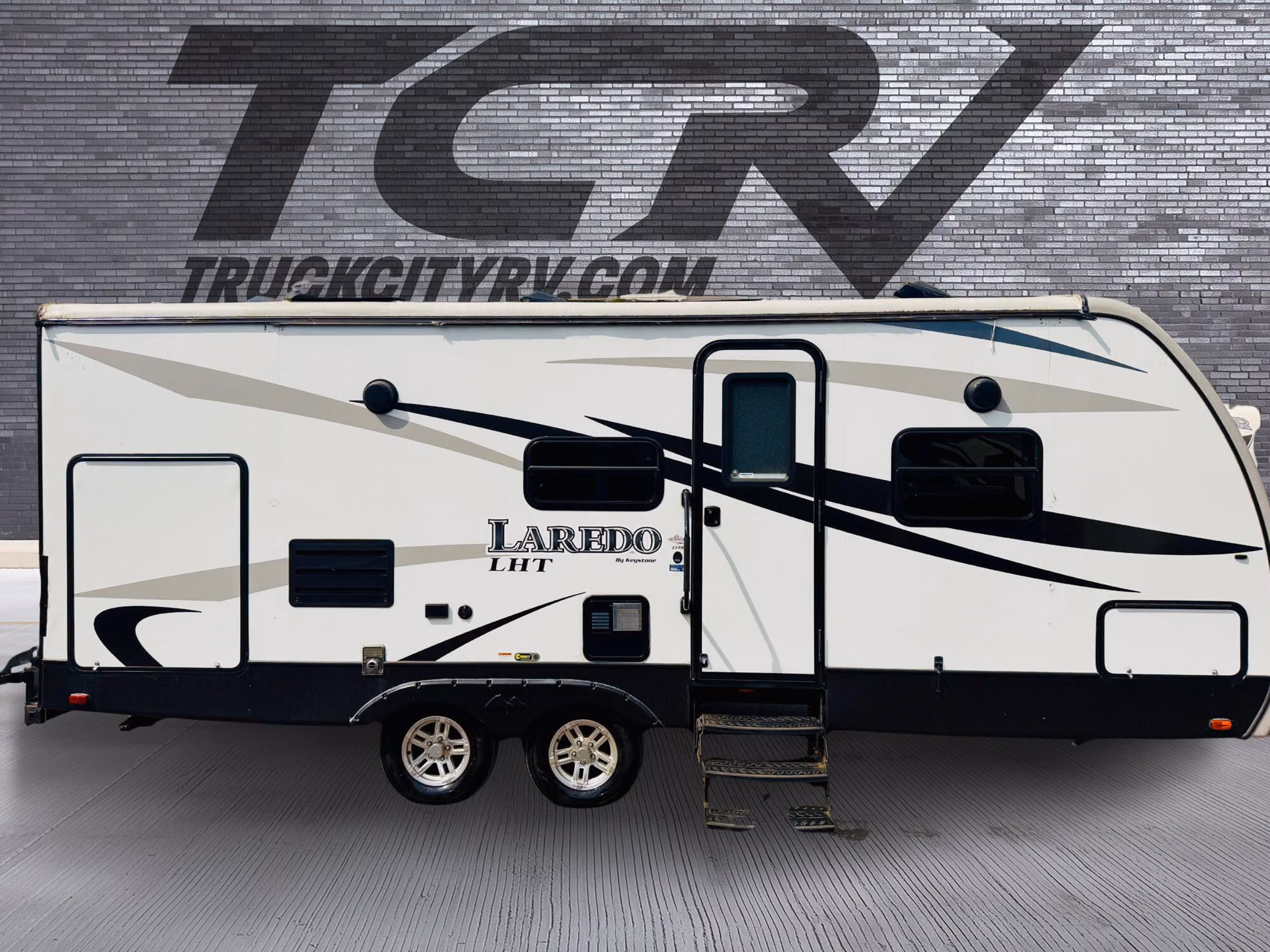 2016 Keystone LAREDO Image 1