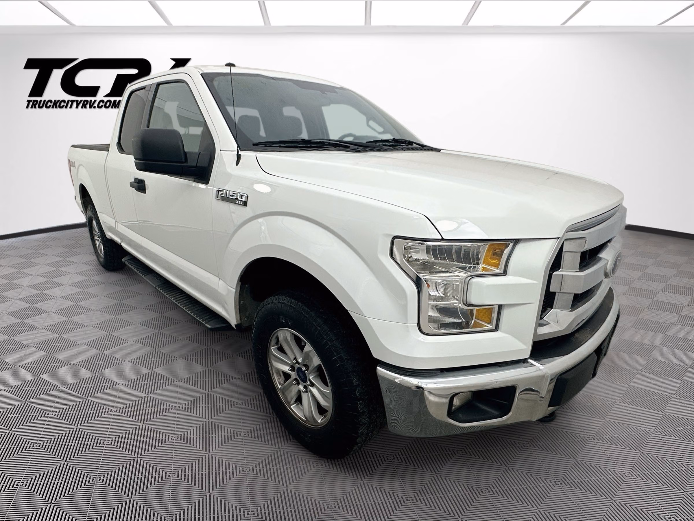 2017 Ford F-150 XLT SuperCab Image 1