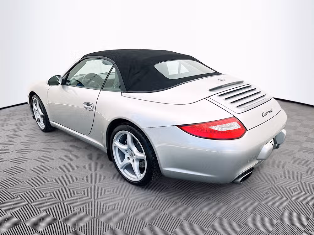 2010 Porsche 911 Carrera 4 Lower Image 3