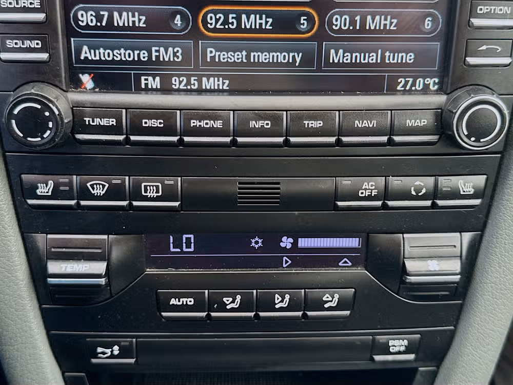 2010 Porsche 911 Carrera 4 Image 22