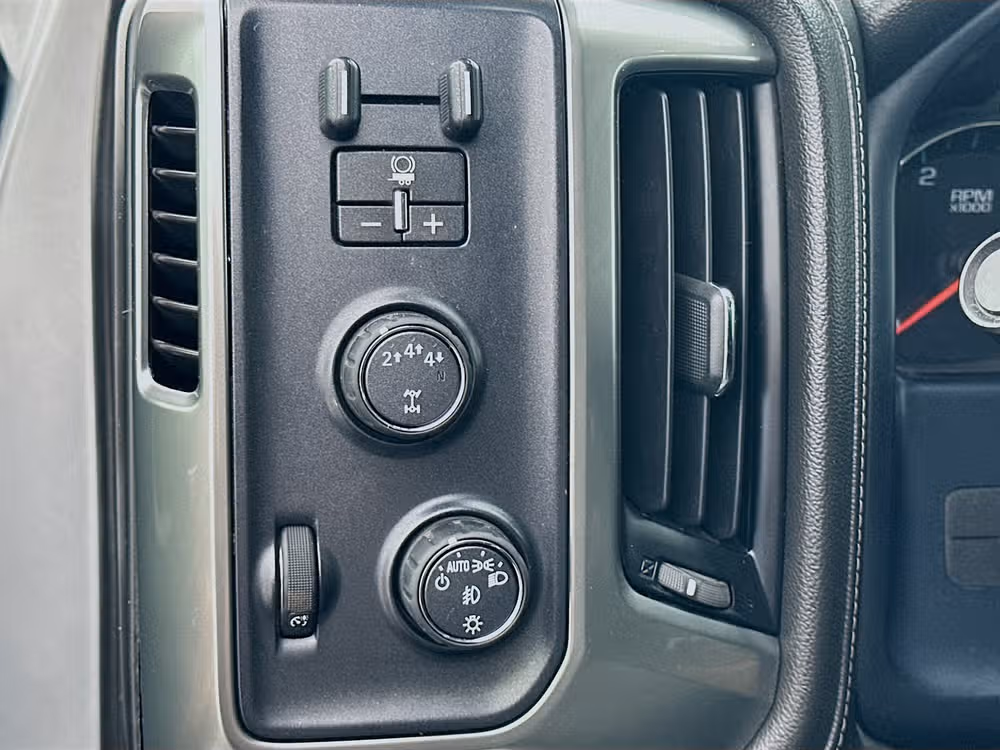 2018 Chevrolet Silverado 2500HD LTZ Crew Cab Image 10