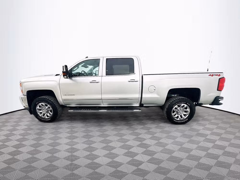 2018 Chevrolet Silverado 2500HD LTZ Crew Cab Image 4