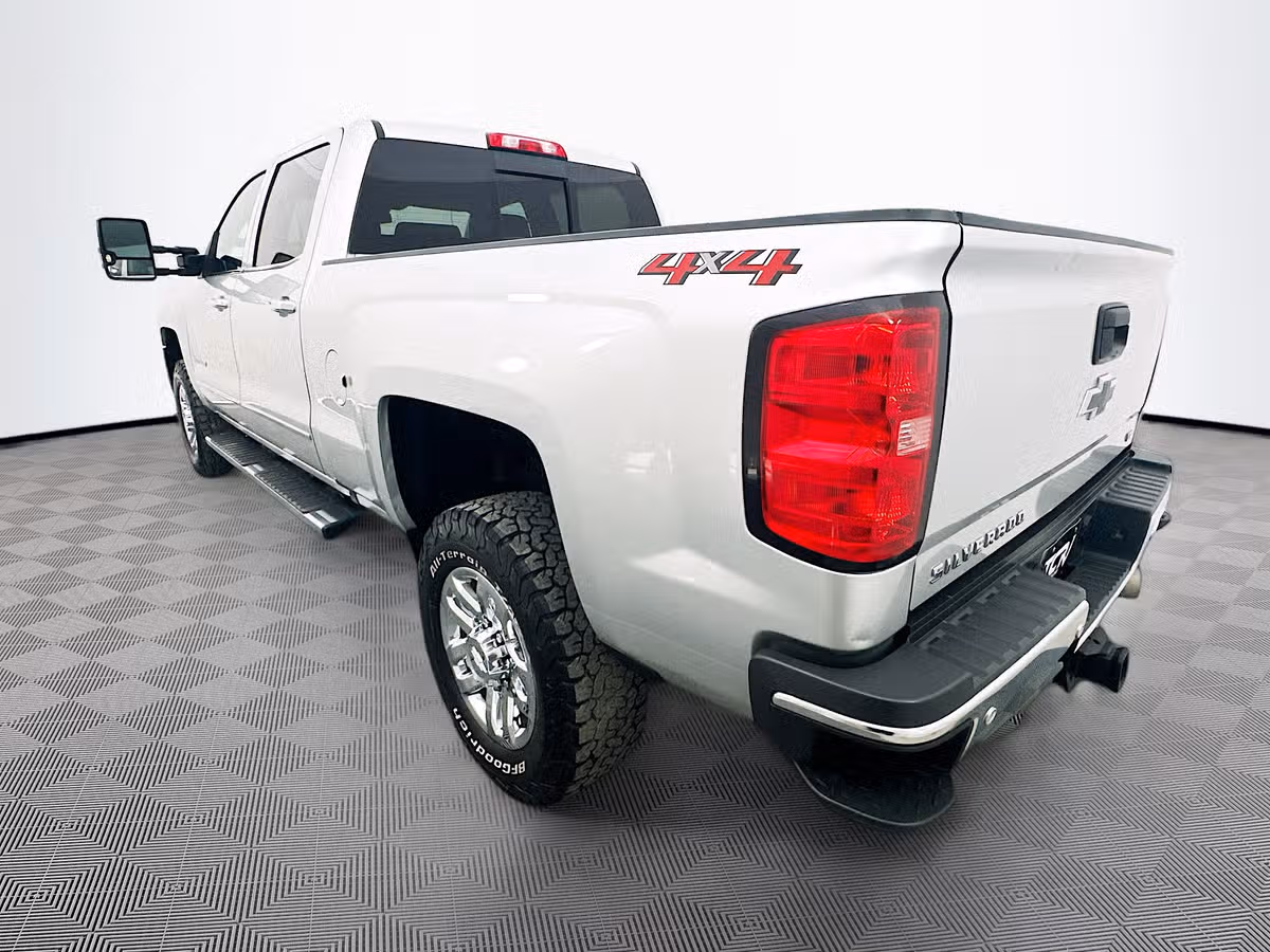 2018 Chevrolet Silverado 2500HD LTZ Crew Cab Image 5