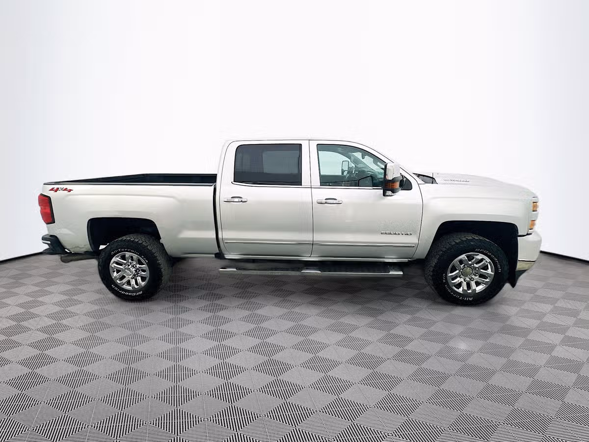 2018 Chevrolet Silverado 2500HD LTZ Crew Cab Image 8