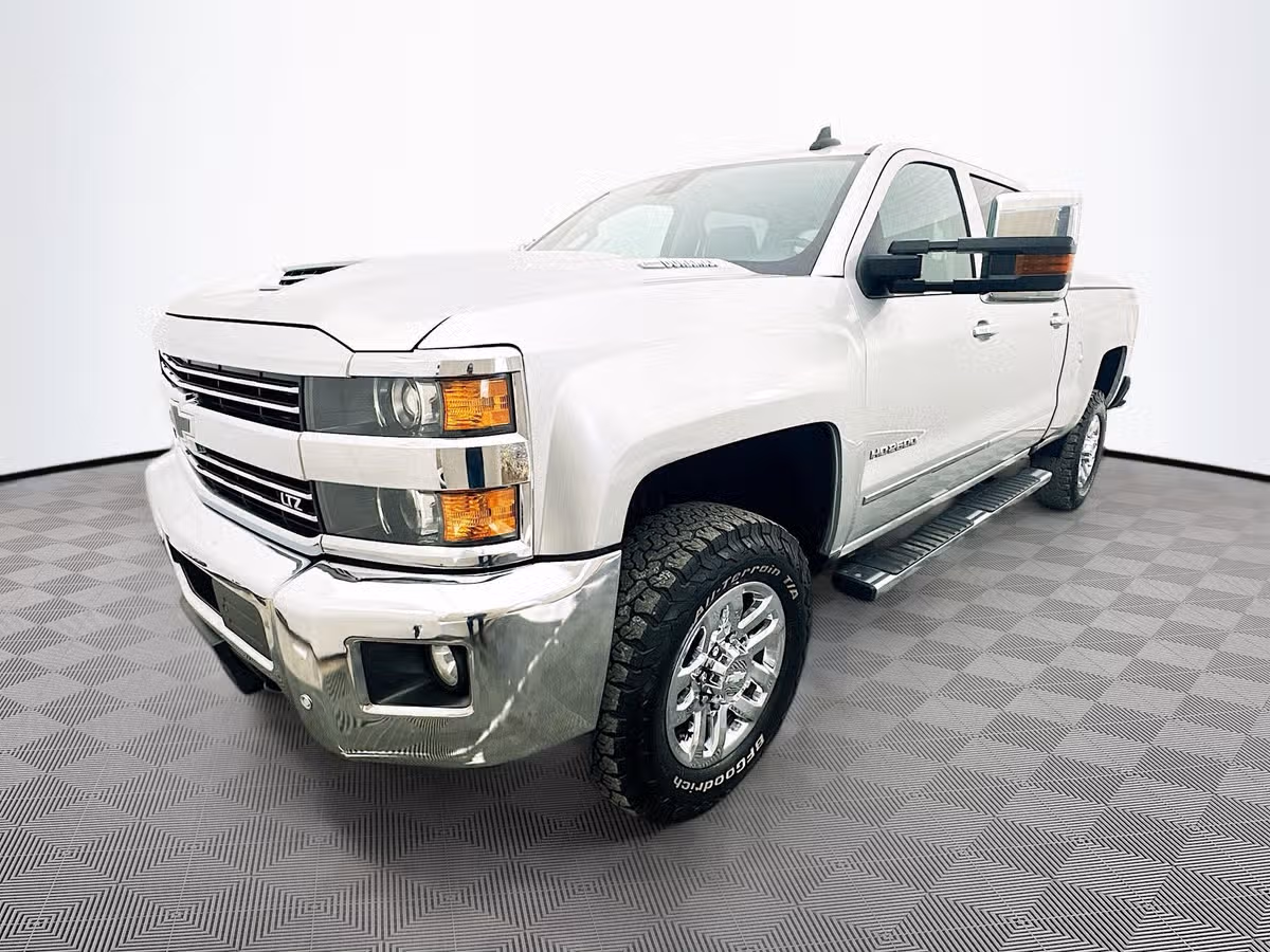 2018 Chevrolet Silverado 2500HD LTZ Crew Cab Image 3