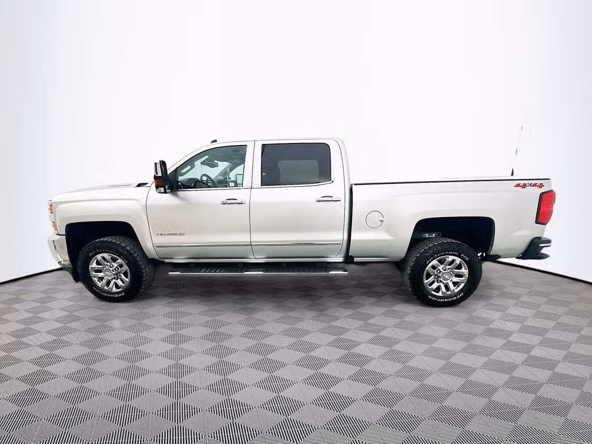 2018 Chevrolet Silverado 2500HD LTZ Crew Cab Image 4