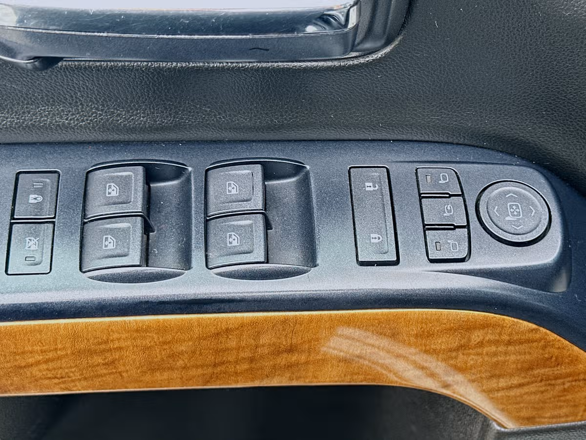 2018 Chevrolet Silverado 2500HD LTZ Crew Cab Image 18