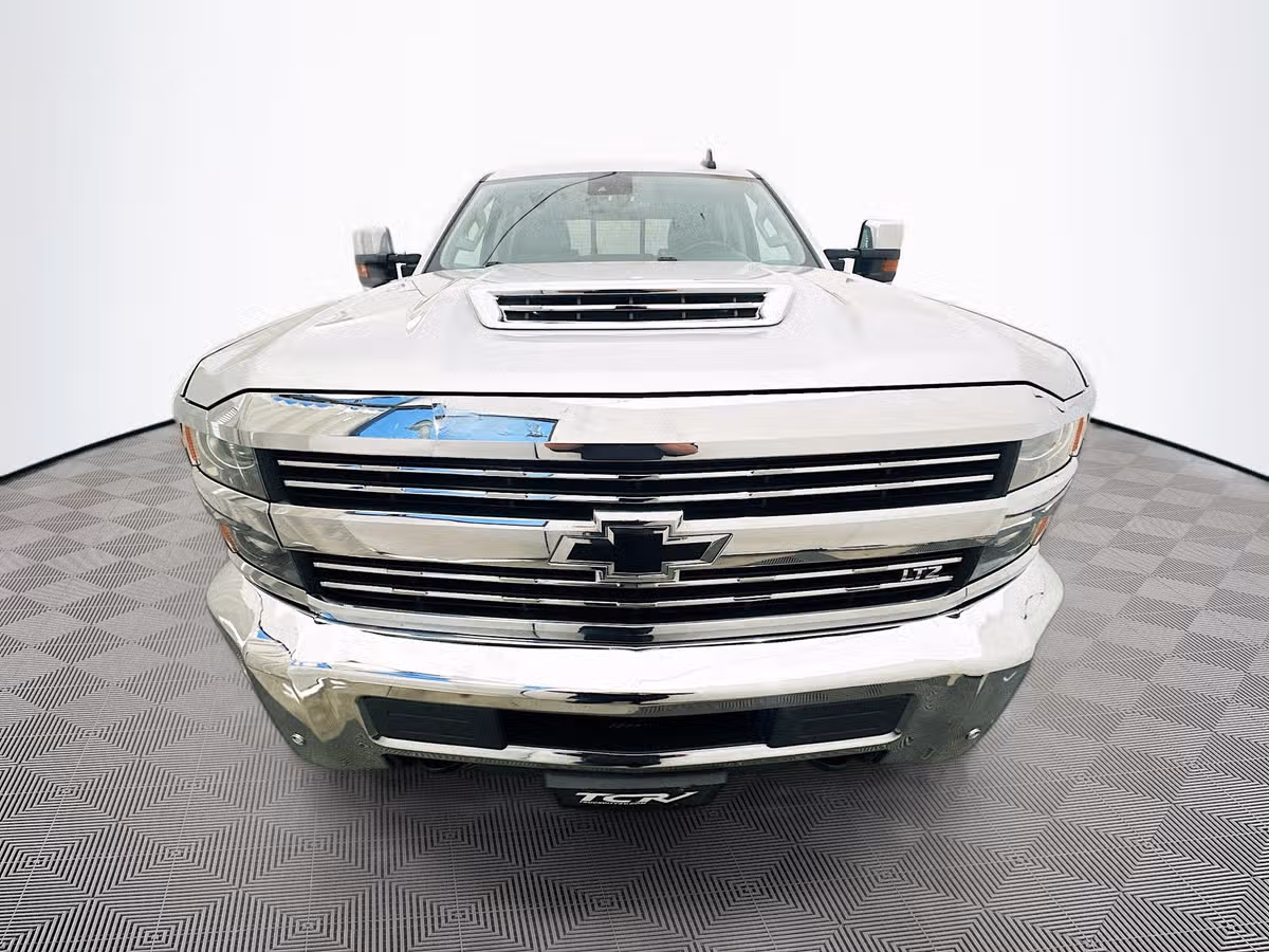 2018 Chevrolet Silverado 2500HD LTZ Crew Cab Image 2