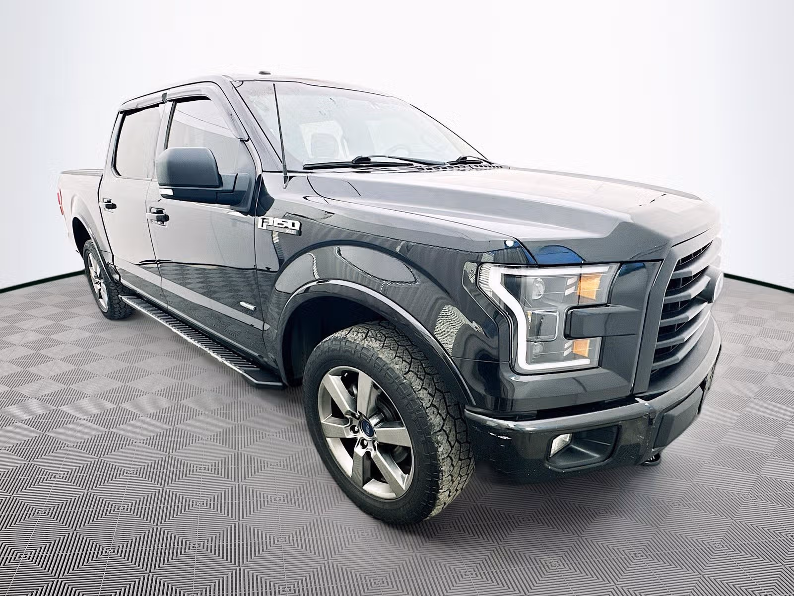 2015 Ford F-150 XLT SuperCrew Upper Image 1