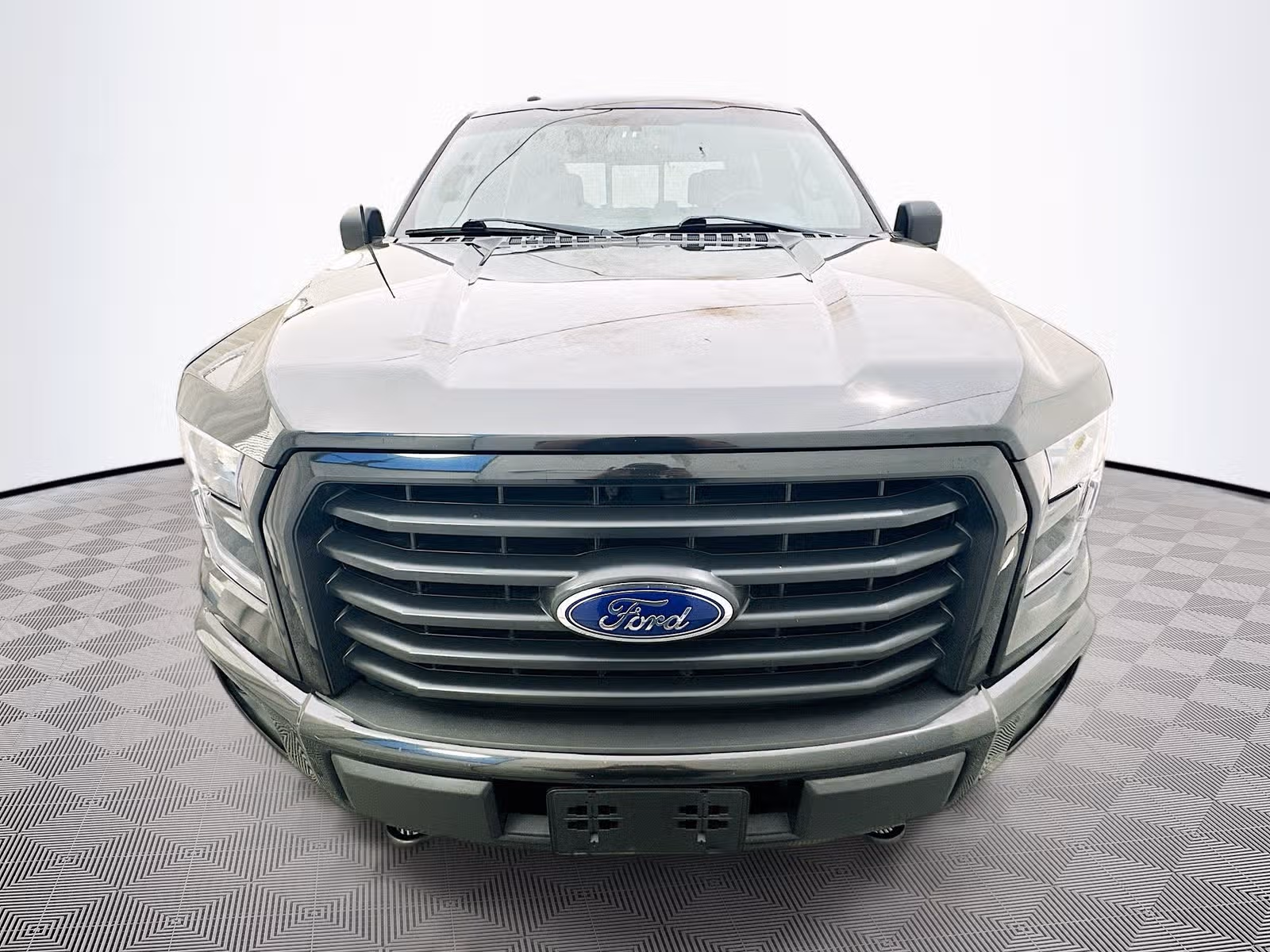 2015 Ford F-150 XLT SuperCrew Upper Image 2