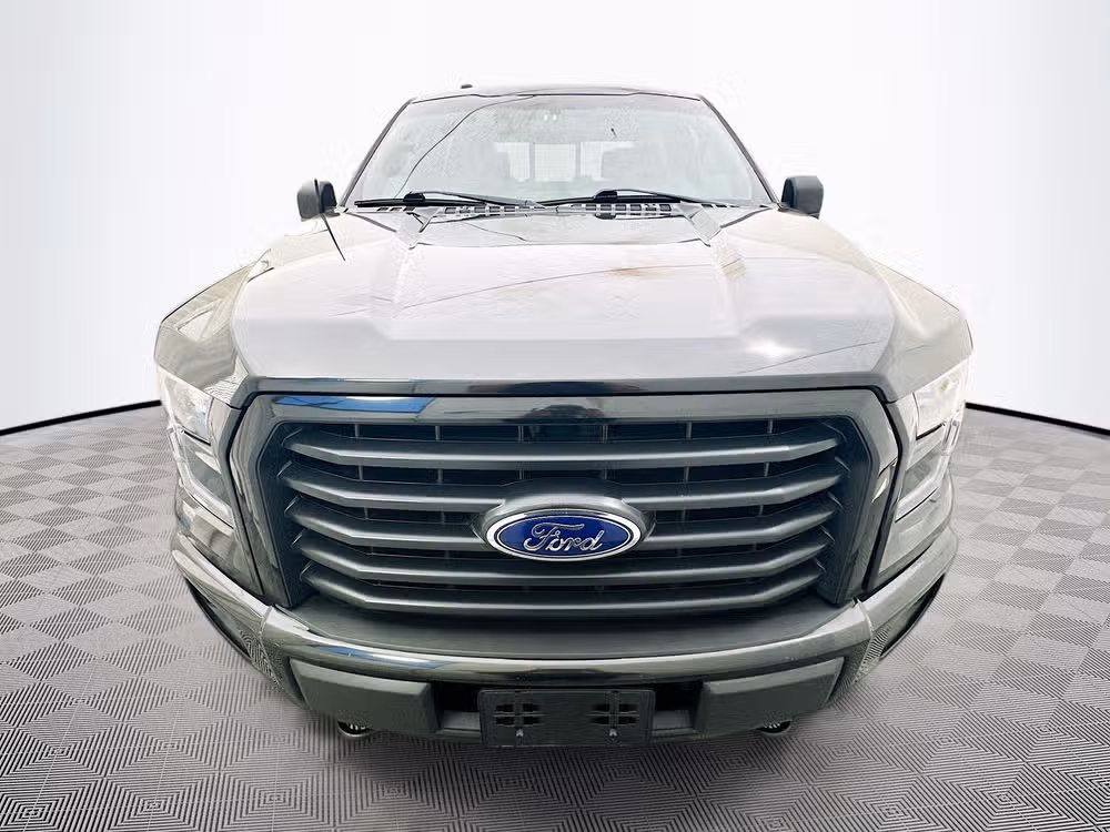 2015 Ford F-150 XLT SuperCrew Image 2