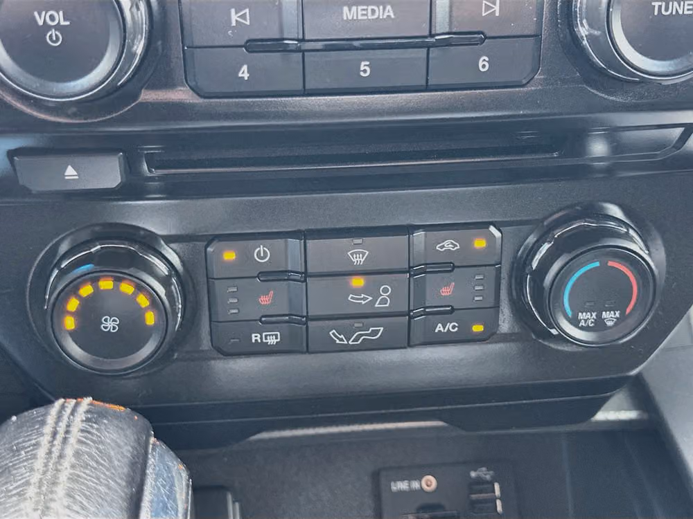 2015 Ford F-150 XLT SuperCrew Image 16