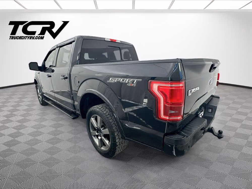 2015 Ford F-150 XLT SuperCrew Image 5