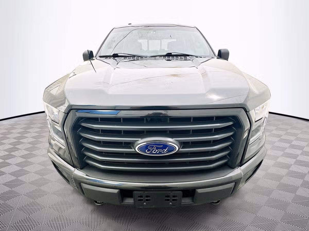 2015 Ford F-150 XLT SuperCrew Image 2
