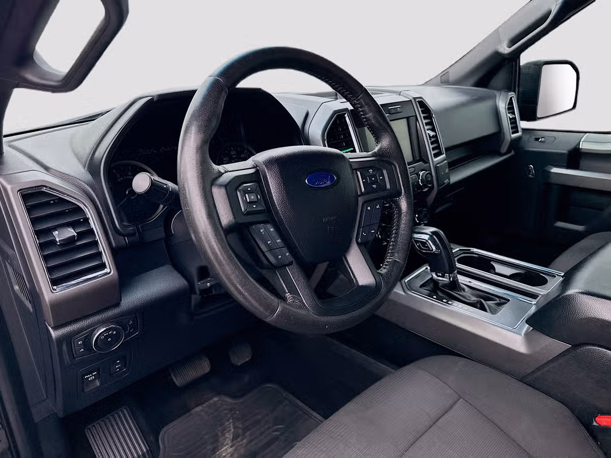 2015 Ford F-150 XLT SuperCrew Image 9