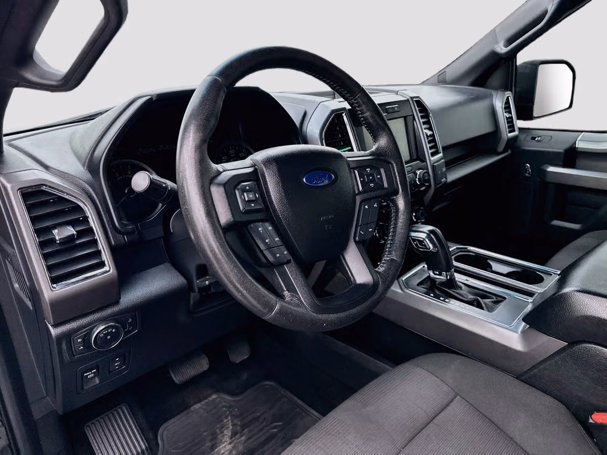 2015 Ford F-150 XLT SuperCrew Image 9