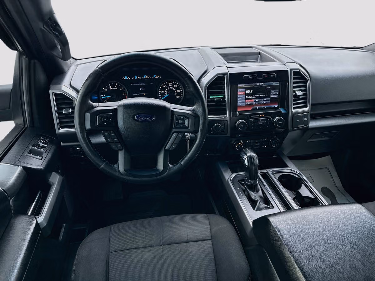 2015 Ford F-150 XLT SuperCrew Image 21