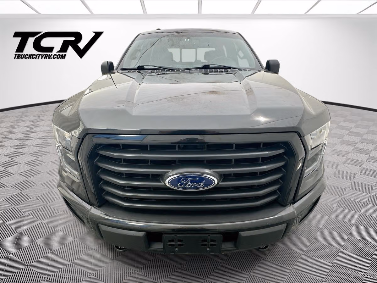 2015 Ford F-150 XLT SuperCrew Image 2